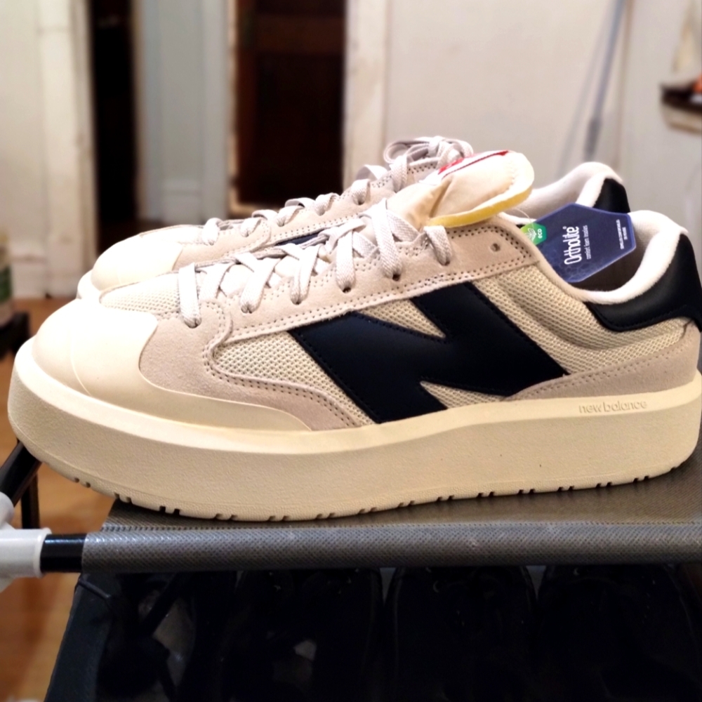 NEW BALANCE SHOES CT302 SIZE 10 IN MEN'S AND SIZE 11.5 IN WOMEN (SOLD)